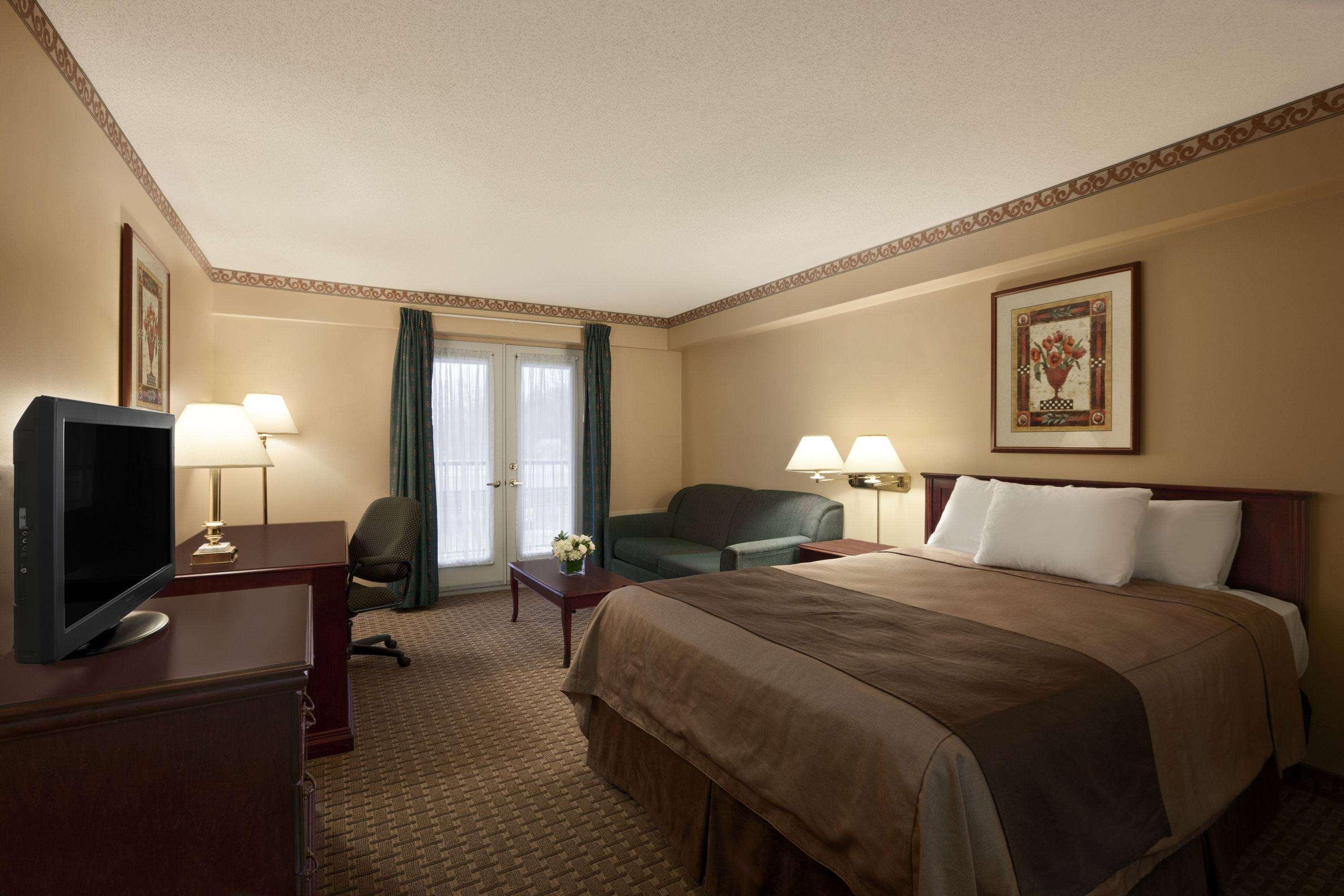 Travelodge By Wyndham Ottawa West Exterior foto
